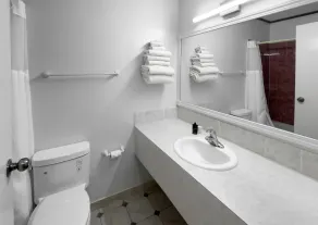 Coast Whitecourt Hotel - Bagno