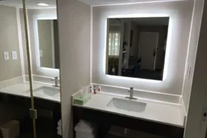 Baymont by Wyndham Topeka - Chambre