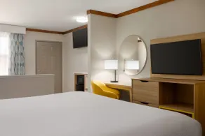 Days Inn by Wyndham Suites Fredericksburg - Room