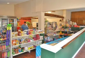 Robin Hill RV Resort & Campground - Caravan Park - Gavebutikk