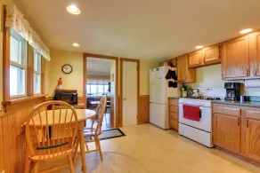 Fire Pit & Views! Lake Champlain Shoreline Stay - Innvendig