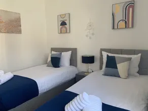 Absolute Stay in Sherwood-free Parking-east Midlands Airport-contractors-family - Room