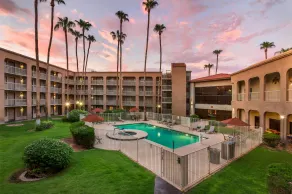Best Western Plus Scottsdale Thunderbird Suites - Piscina