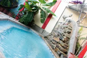 Dreamkapture Hostel close to the airport and bus terminal - Pool