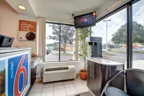Motel 6-Southington, CT - Hartford - Hall