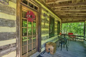 Numerous On-Site Trails: Earlysville Wooded Cabin - Interiør