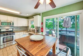 Lakefront Family Retreat in Battle Creek w/ Dock - Interiør