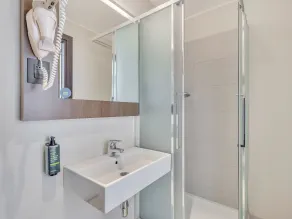 B&B Hotel Milano Sant'Ambrogio - Bathroom