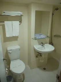 Ing Wang Hotel - Bathroom