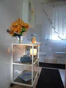 On Holiday Between Sky And Sea geco Di Campiglia pet friendly big garden - Bathroom