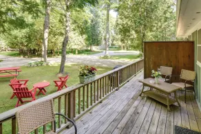 'Pine Cottage' Duplex w/ Deck: Walk to State Park! - Interiør
