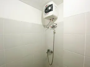 Cozy Stay Studio Cordova Edupartment Semarang Apartment By Travelio - Bathroom