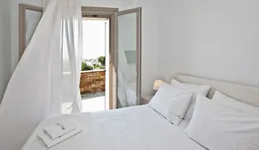 White Tinos Luxury Suites - Chambre