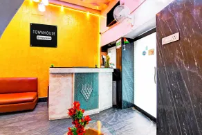 Townhouse Kolkata Allen Park - Lobby
