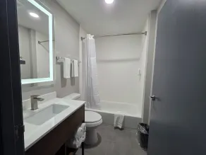 Days Inn & Suites by Wyndham Brandon Amphitheater - Baño