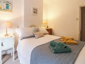 Puffins - Room