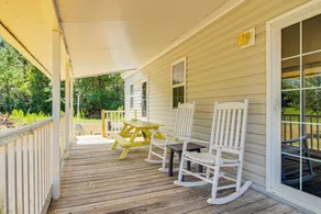 3 Mi to Icw: Coastal Carolina Home w/ Pool Access - Interior