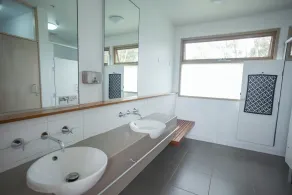 YHA Apollo Bay Eco - Bathroom