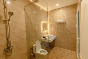 Royal Hotel Phu Quoc - Bathroom