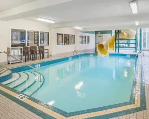 Comfort Inn & Suites Calgary - University - Pool