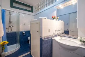 Sirena Apartment in Luxury Villa with Shared Pool - Baño