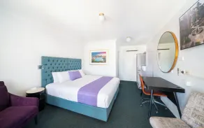 Ben Chifley Motor Inn - Room