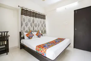 FabHotel Vardhan House II - Chambre