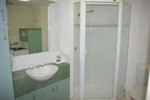 Palm Cove Tropic Apartments - Baño
