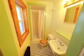 The Riverside Inn - Bathroom