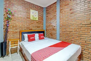 OYO 92606 Djoglo Boto Homestay Syariah - Habitación