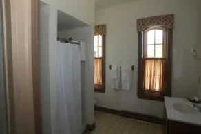 Oak Valley Inn and Suites - Badezimmer