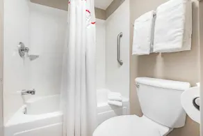 Red Roof Inn Milwaukee Airport Oak Creek - Baño