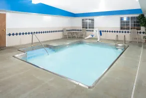 Microtel Inn & Suites by Wyndham Springfield - Piscine