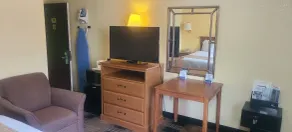 Travelodge by Wyndham Airport Platte City - Room