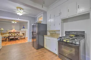 Spacious Lanett Haven w/ Sunroom + Large Deck - Interiør