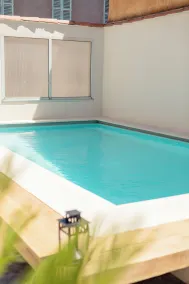 UNE HISTOIRE DE FAMILLE - Pool