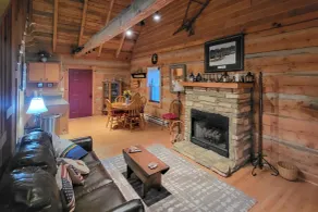 Gas Grill! Cabin Retreat, 2 Mi to Blue Ridge Pkwy - Intérieur