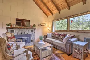 Walk to Grand Lake: Historic Dtwn Cabin! - Intérieur