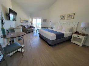 Pointes North Beachfront Hotel - 2 Person Spa Tub Studios - Room