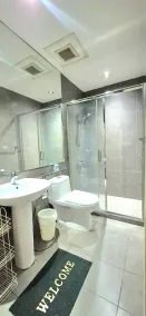 Luxurious 2BR Condo in Makati City with Stunning Views - Bathroom