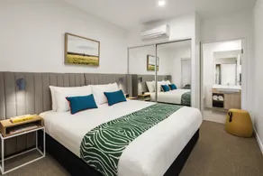 Quest Griffith - Room