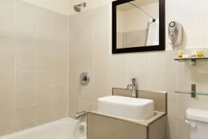 Days Inn by Wyndham Vermilion - Baño
