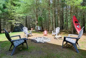 Short Walk to Lawrence Lake! Rustic Cabin w/ Deck - Innenbereich