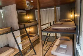 The Flying Fish Hostel - Chambre