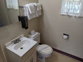 Hi-Lo Motel, Cafe and RV Park Mount Shasta Area - Salle de bain