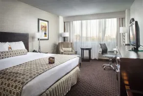 Crowne Plaza Phoenix Airport - PHX by IHG - Room
