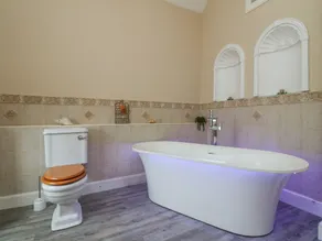 Woodside House - Bathroom