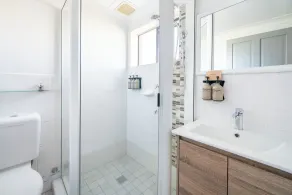 Ben Chifley Motor Inn - Bathroom