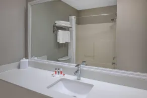 Baymont by Wyndham Pooler/Savannah - Salle de bain