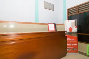 RedDoorz Syariah near Alun-Alun Bojonegoro - Reception
